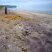 Ile d'Okhone, rive occidentale, plage de sable rouge
