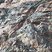 Filons de granite gris dans le granite rose