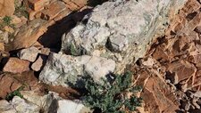 Veine de Quartz sur Granite Perthitique à Arfvedsonite