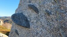 Enclaves basiques sur granit 