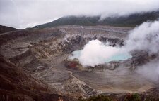 Cratère du volcan Poas et lac acide (Laguna Caliente)