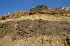 Intercalation de basalte dans du calcaire marneux - Liban