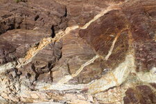 Filons de pegmatites dans des gneiss et micaschistes hercyniens