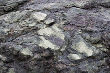 Serpentinite mélangée à des basaltes pillows lavas