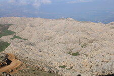 Vue du lapiez du Nemrut Dagui depuis la piste d