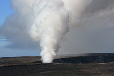 Dégazage magmatique au Cratère Halemaumau (Kilauea, Hawaii Big Island)
