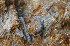 Disthène dans les micaschistes des Maures, Le Lavandou.