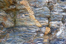 Filon de Lamprophyre dans les micaschistes de la Corniche Vendéenne