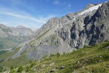 Chevauchement du socle sur les sédiments jurassiques (La Meije)