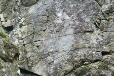Miroir de faille avec stries dans le granite de Mesvres (Autun)