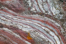 Gypse rouge et blanc du Trias des corbières