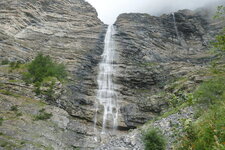 Cascade de la Pisse du Rabious dévalant sur les flyschs à Helminthoïdes