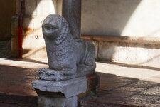 Lion en marbre de Guillestre au niveau du porche de l