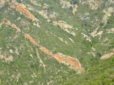 Dyke formé par un filon de microgranite