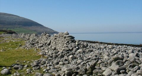 Cordon de galets à Black Head dans les Burren