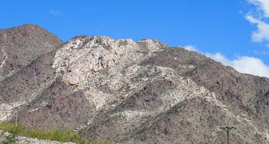 Intrusions de Pegmatites, Molinos, Argentine.