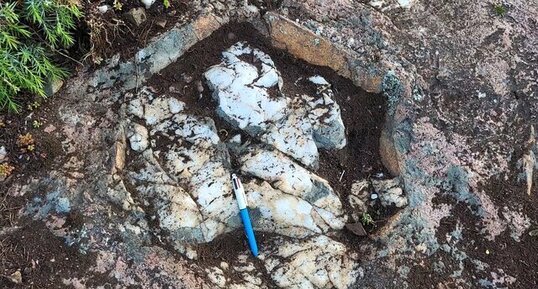 Pegmatites décimétriques