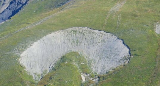 Niche d'arrachement d'un glissement de terrain