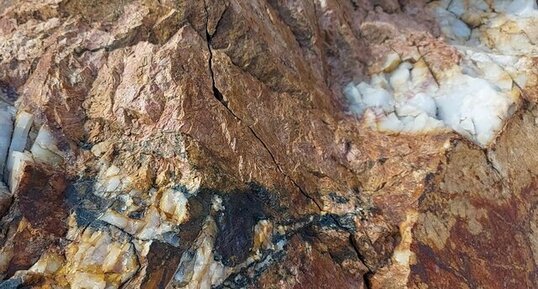 Corse - Evisa - Pegmatite permienne à quartz décimétriques