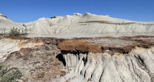 Couche ferreuse favorisant l'érosion différentielle