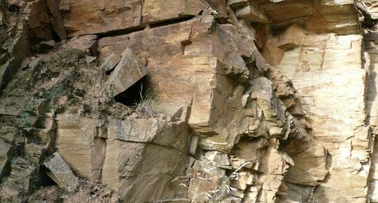 Façade de schiste dans les Corbieres