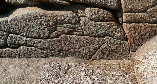 Zone de contact entre le granite de La Clarté et le granite de type Canton