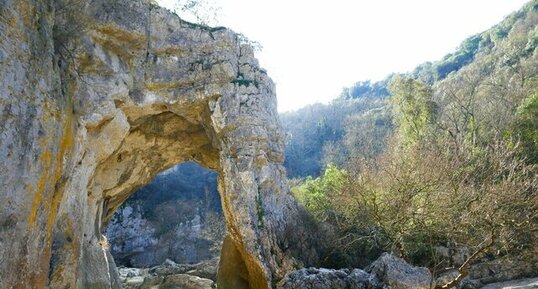 Arcs calcaires sur la rivière Lamalou