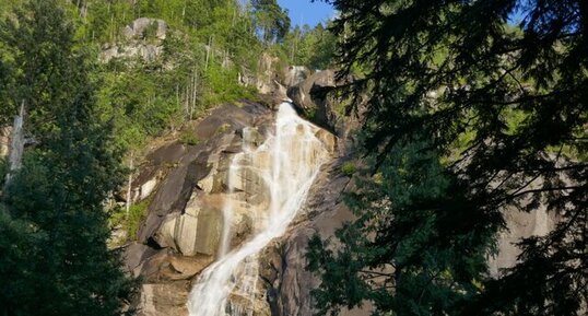 Granodiorite aux Shannon Falls