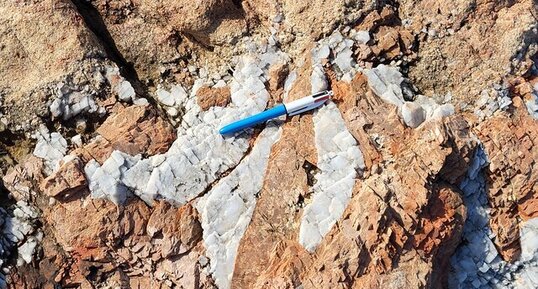 Quartz hydrothermal