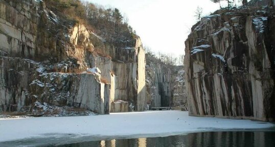 Carrière de granite réhabilitée en centre des Arts