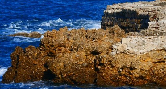 Conglomérat volcano-sédimentaire andésitique du Cap d'Antibes
