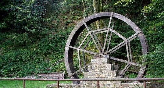 Reproduction de la roue hydraulique de la mine de Locmaria-Berrien