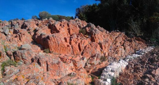 Corse - Piana - Capu Rossu - Granite Alcalin & Calcite