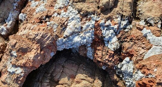 Quartz hydrothermal