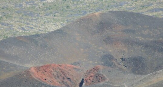 Cône strombolien adventif sur les flancs du volcan Osorno