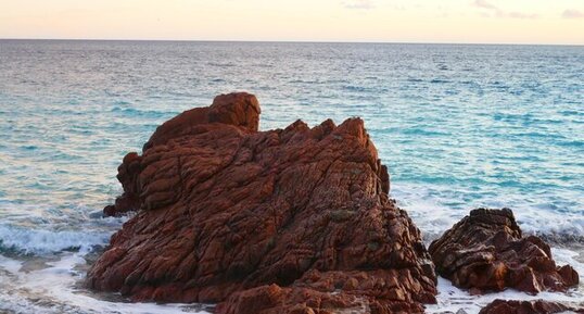 Rochers de la Bocca en gneiss rose de Cannes
