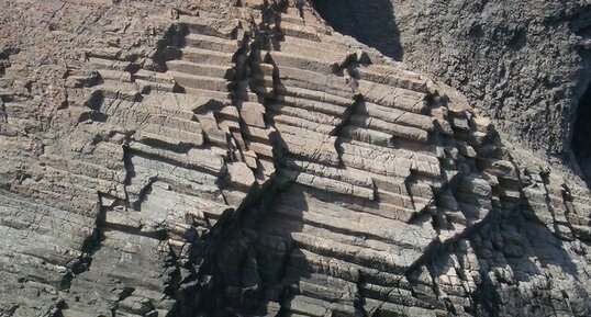 Orgues volcaniques de la réserve de Scandola (Zoom)