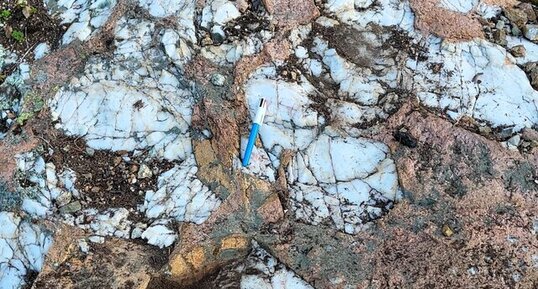Pegmatites décimétriques