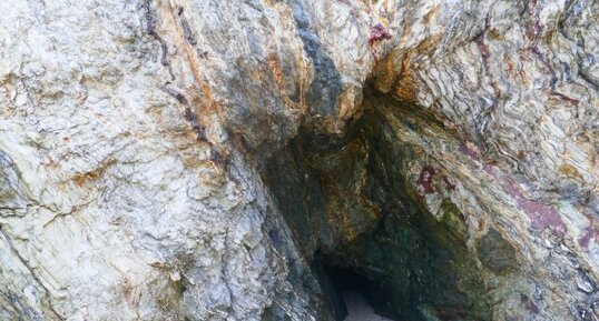 Faille dans la falaise de Bordardoué