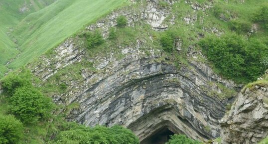 anticlinal de la grotte d'Harpéa