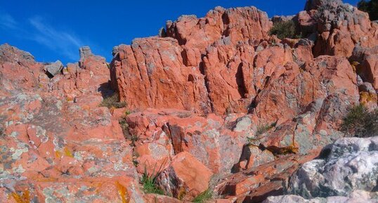 Corse - Piana - Capu Rossu - Granite Alcalin & Calcite