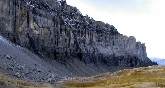 Flanc est des rochers des Fiz