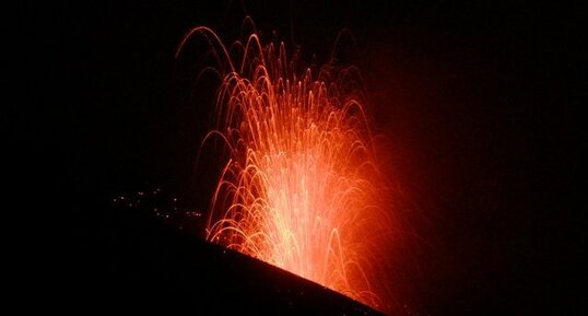 explosion strombolienne Etna (Sicile)