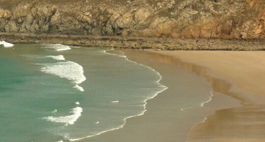 Falaises et sable fin