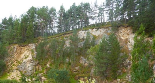 Ancienne carrière de marbre dit "flammé de Villefranche"