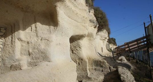 Grottes et carrières de Meschers-sur-Gironde.