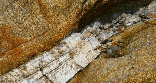 Filon de quartz dans leucogranite de Guérande