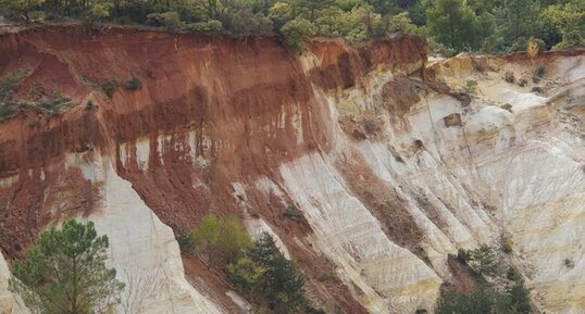 Falaise ocreuse