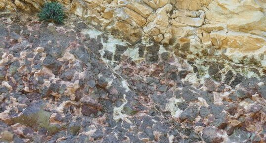 Contact basaltes en coussins/ sédiments dans les chaînes pontiques