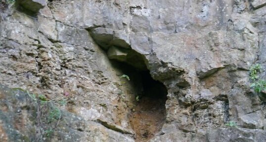 Cavité karstique au sein des calcaires de Montmartin